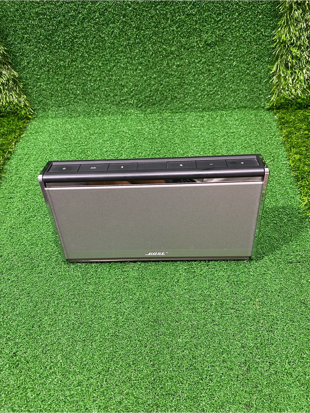 Bose SoundLink 404600 Wireless Portable Mobile Speaker Bluetooth W/ Charger